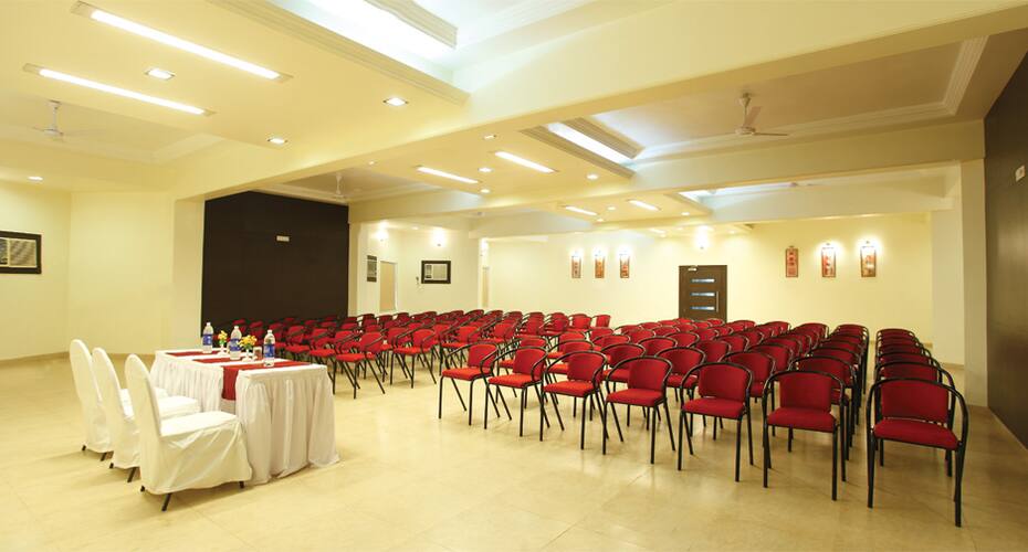Popular Hotels & Resorts (Yatri Niwas), Silvassa 4